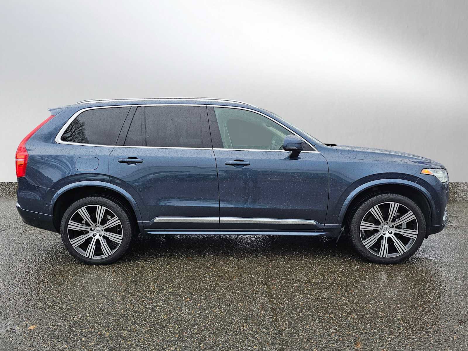 Certified 2023 Volvo XC90 T8 Plus image 2