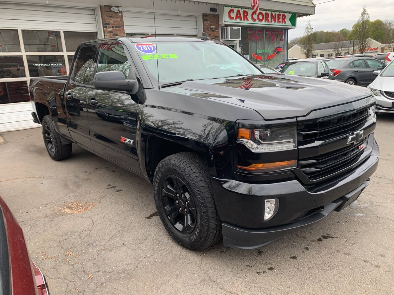 Used 2017 Chevrolet Silverado 1500 LT w/ Midnight Edition AWD/4WD image 2
