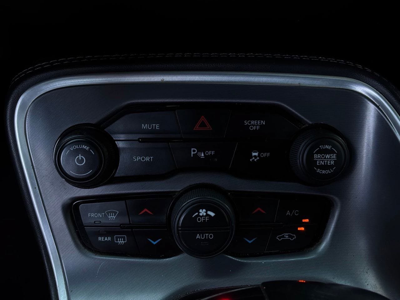 Used 2019 Dodge Challenger R/T w/ Driver Convenience Group RWD image 27