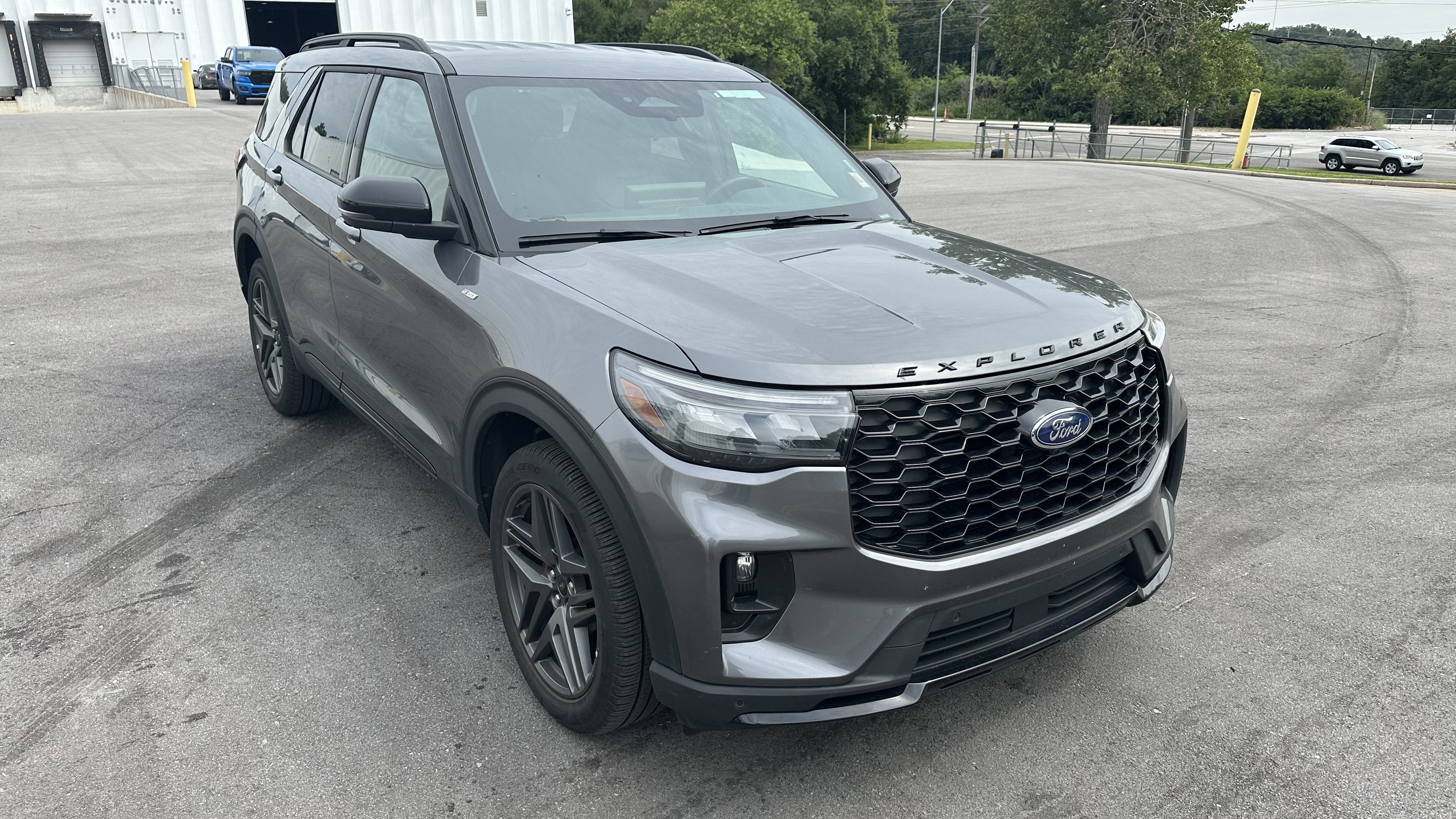 Used 2025 Ford Explorer ST-Line w/ ST-Line Street Pack AWD/4WD image 2