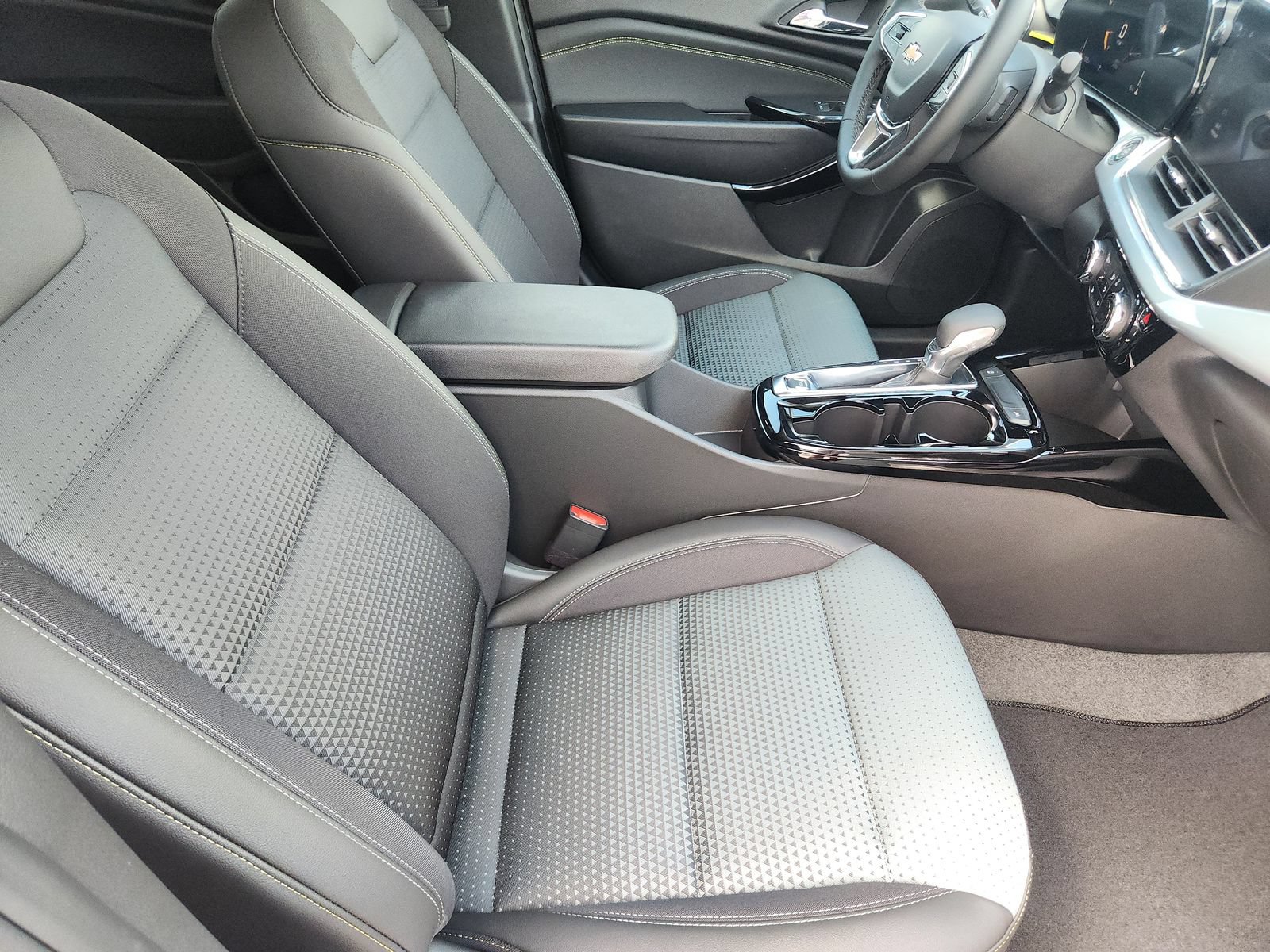 New 2026 Chevrolet Trax LT w/ LT Convenience Package FWD image 14