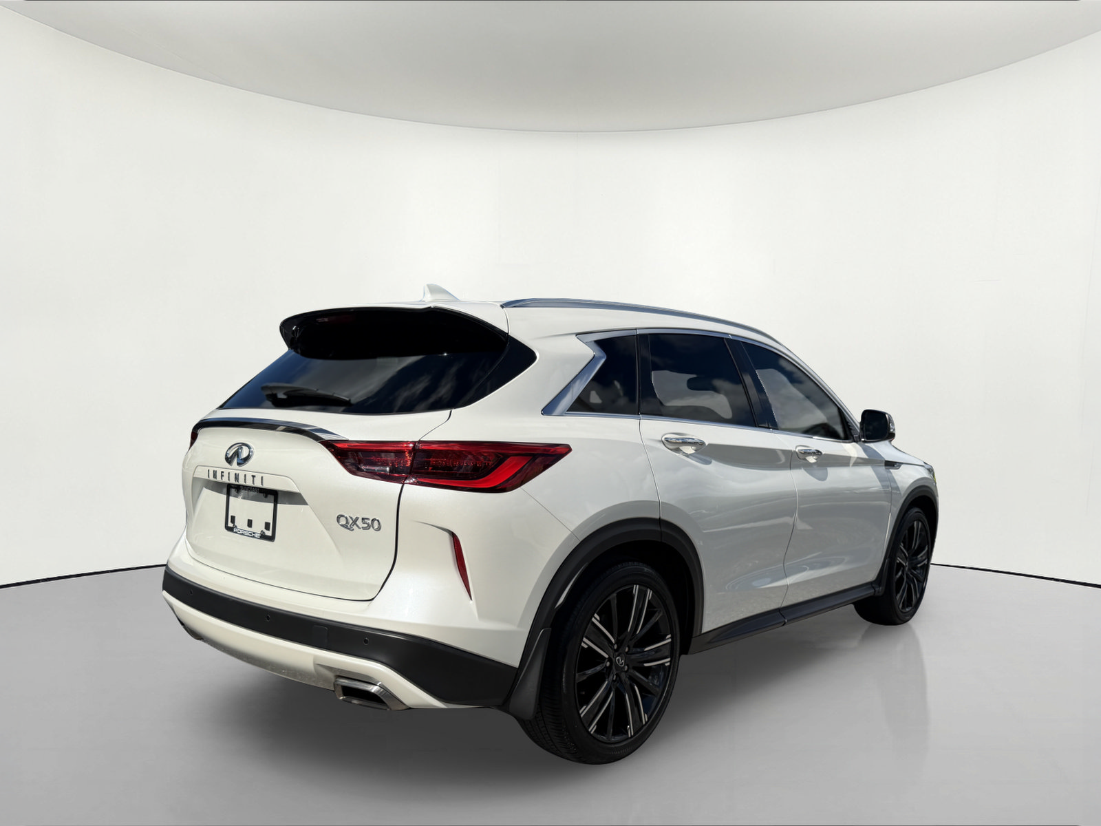 Used 2021 INFINITI QX50 Luxe w/ Appearance Package FWD image 6