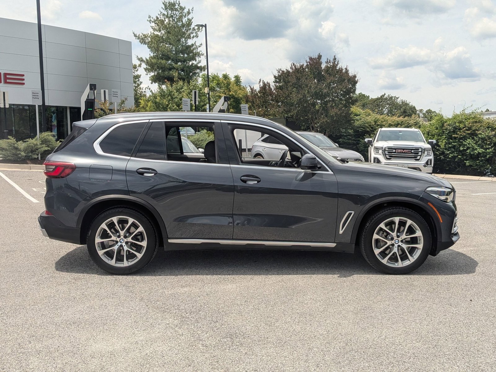 Used 2022 BMW X5 xDrive40i w/ Premium Package AWD/4WD image 8