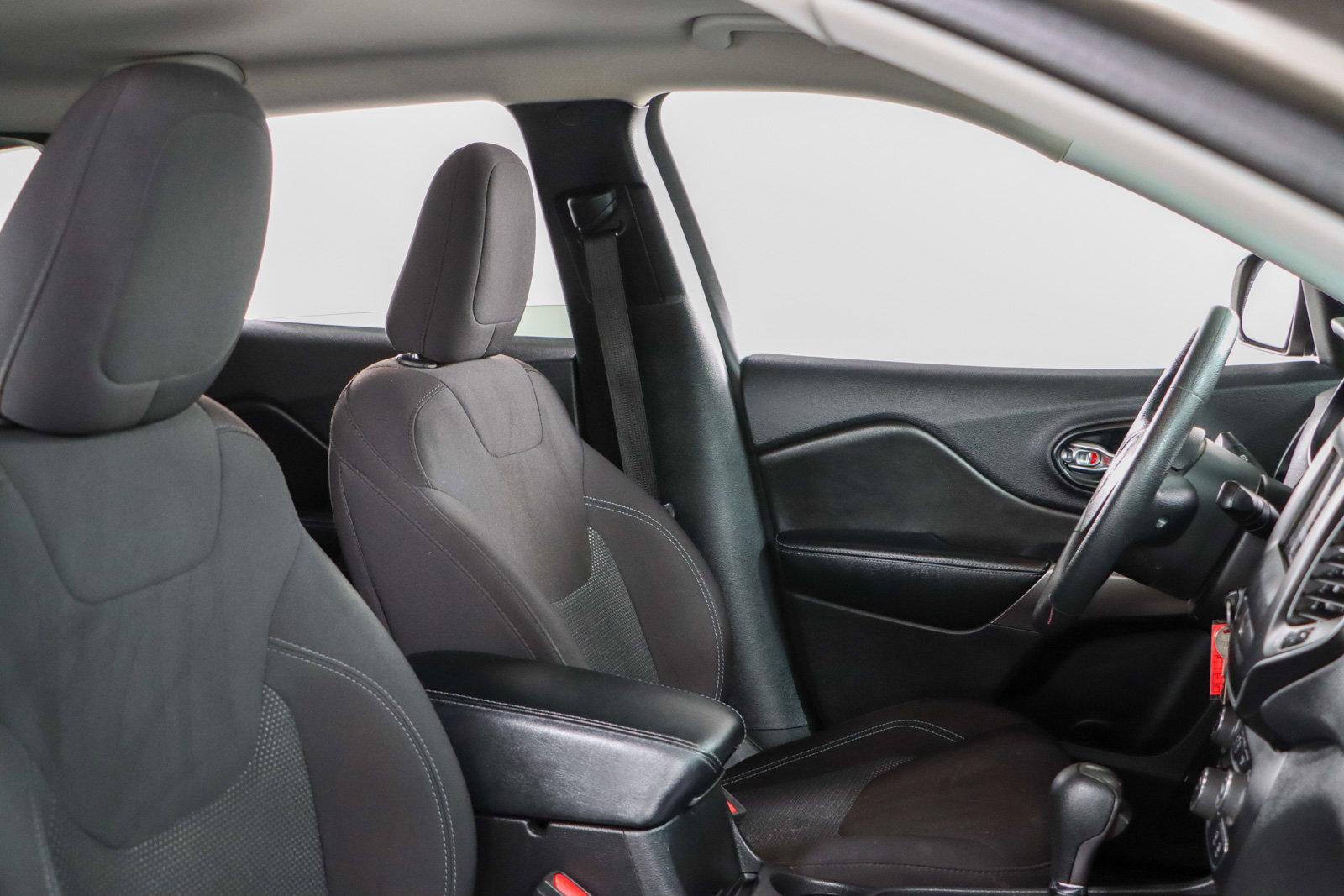 Used 2019 Jeep Cherokee Latitude w/ Popular Appearance Group image 26