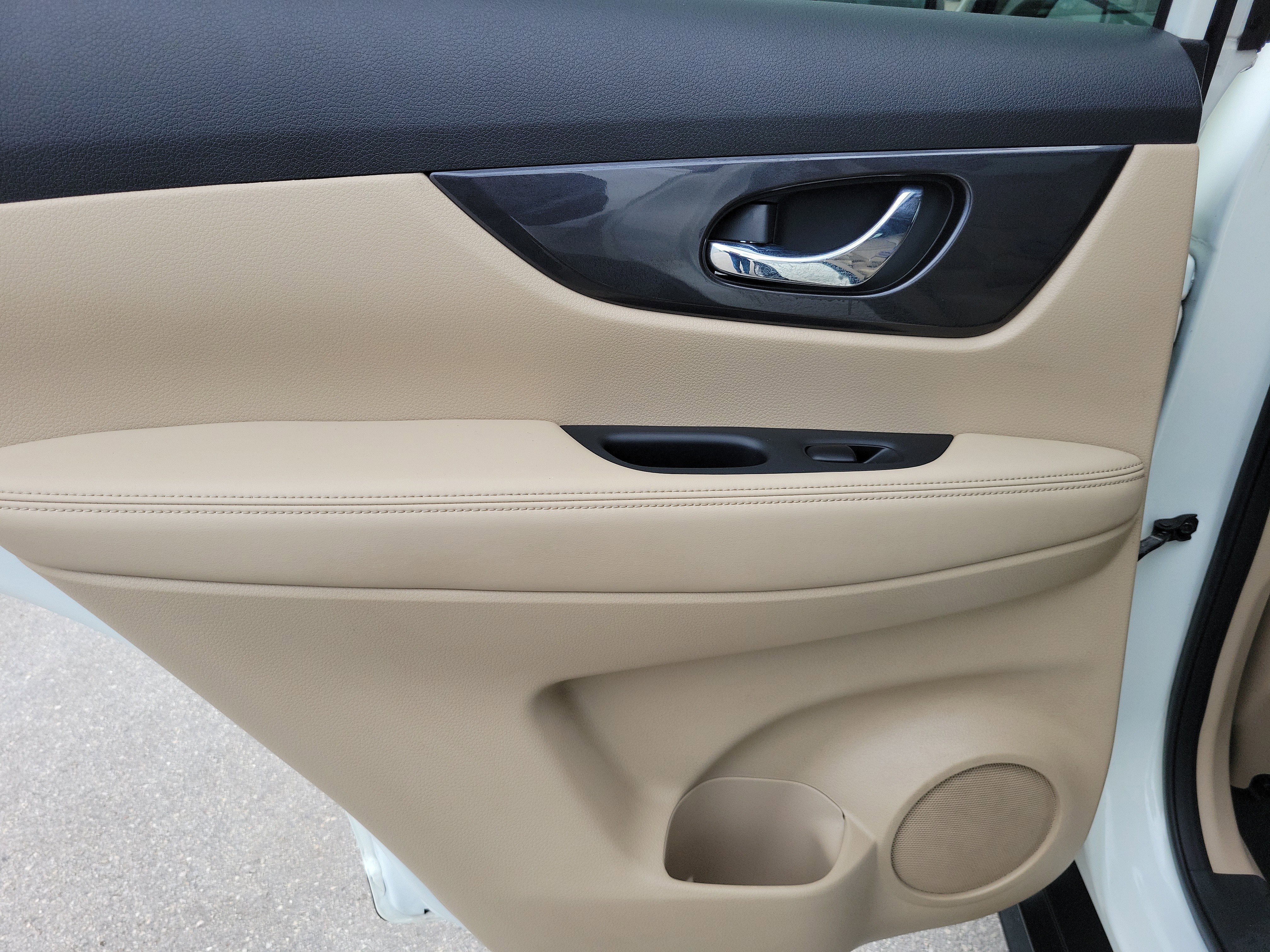 Used 2020 Nissan Rogue SV FWD image 22