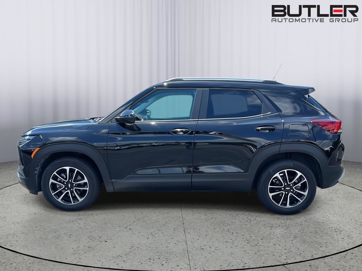 Used 2025 Chevrolet TrailBlazer LT FWD image 2