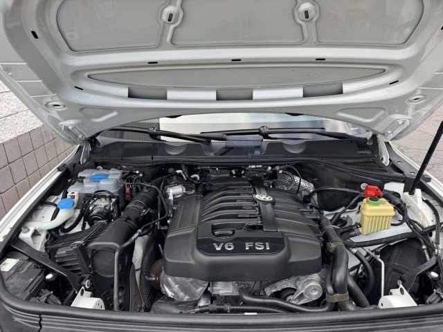 Used 2016 Volkswagen Touareg Sport AWD/4WD image 5