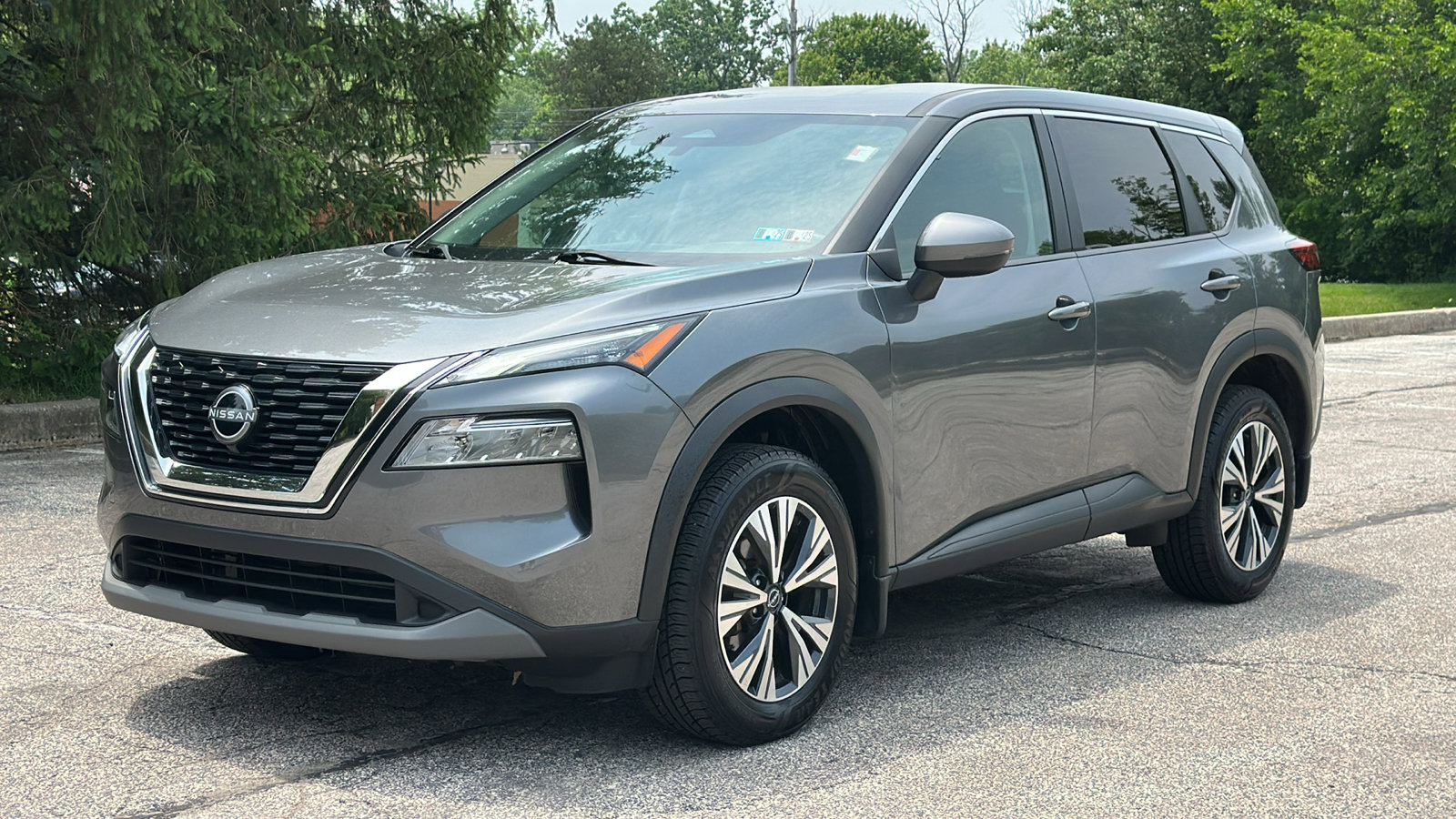 Certified 2022 Nissan Rogue SV image 2