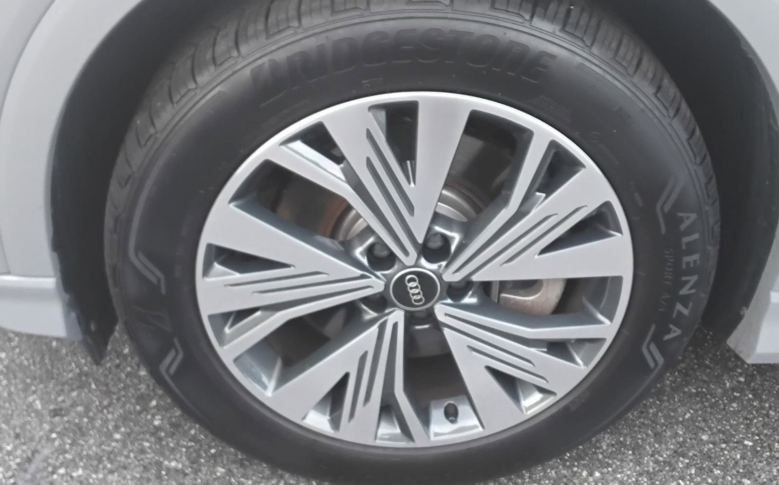 Used 2025 Audi Q4 e-tron Premium image 14