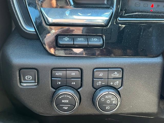 Used 2024 Chevrolet Silverado 1500 High Country w/ Technology Package AWD/4WD image 32