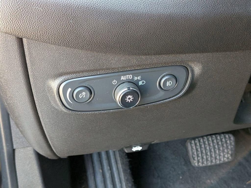 Used 2020 Chevrolet Equinox LT image 16