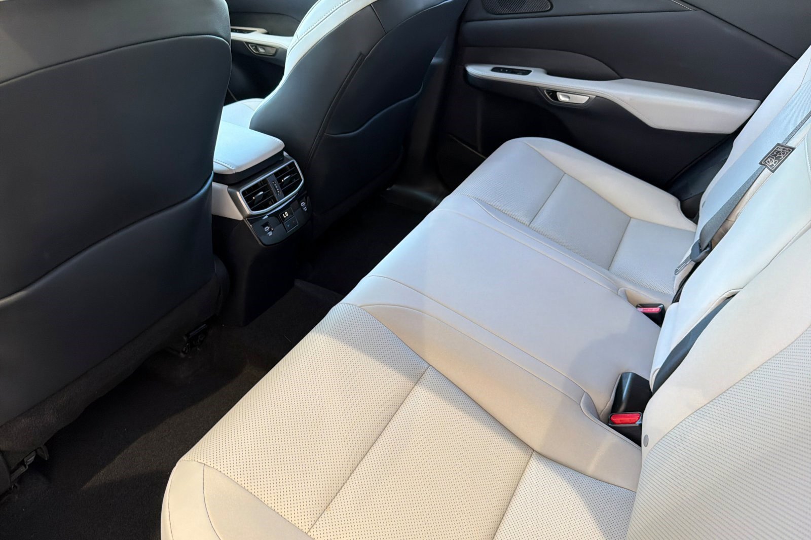 Certified 2023 Lexus RX 350h w/ Cold Area Package AWD/4WD image 15
