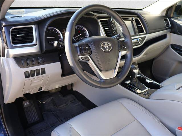 Used 2015 Toyota Highlander XLE AWD/4WD image 13