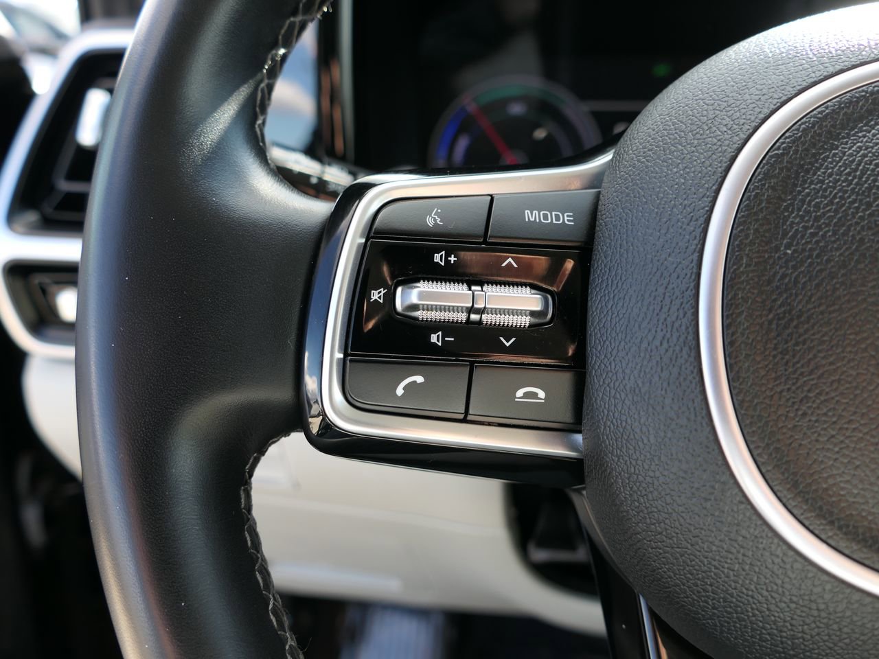 Used 2023 Kia Sorento EX image 14