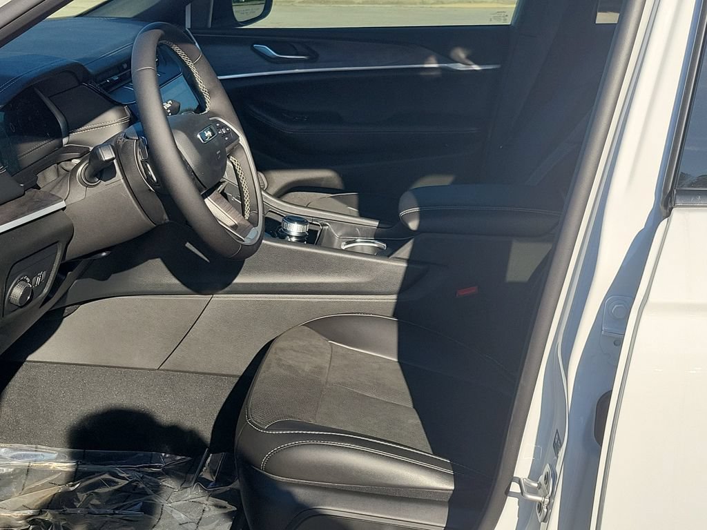 New 2026 Jeep Grand Cherokee Altitude AWD/4WD image 36