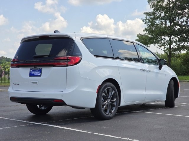 New 2026 Chrysler Pacifica Select image 24