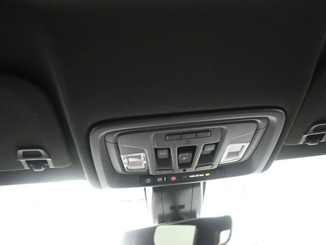 Used 2021 Chevrolet Silverado 1500 High Country w/ Technology Package image 12