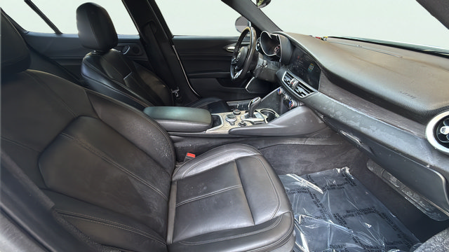 Used 2022 Alfa Romeo Giulia Ti RWD image 17