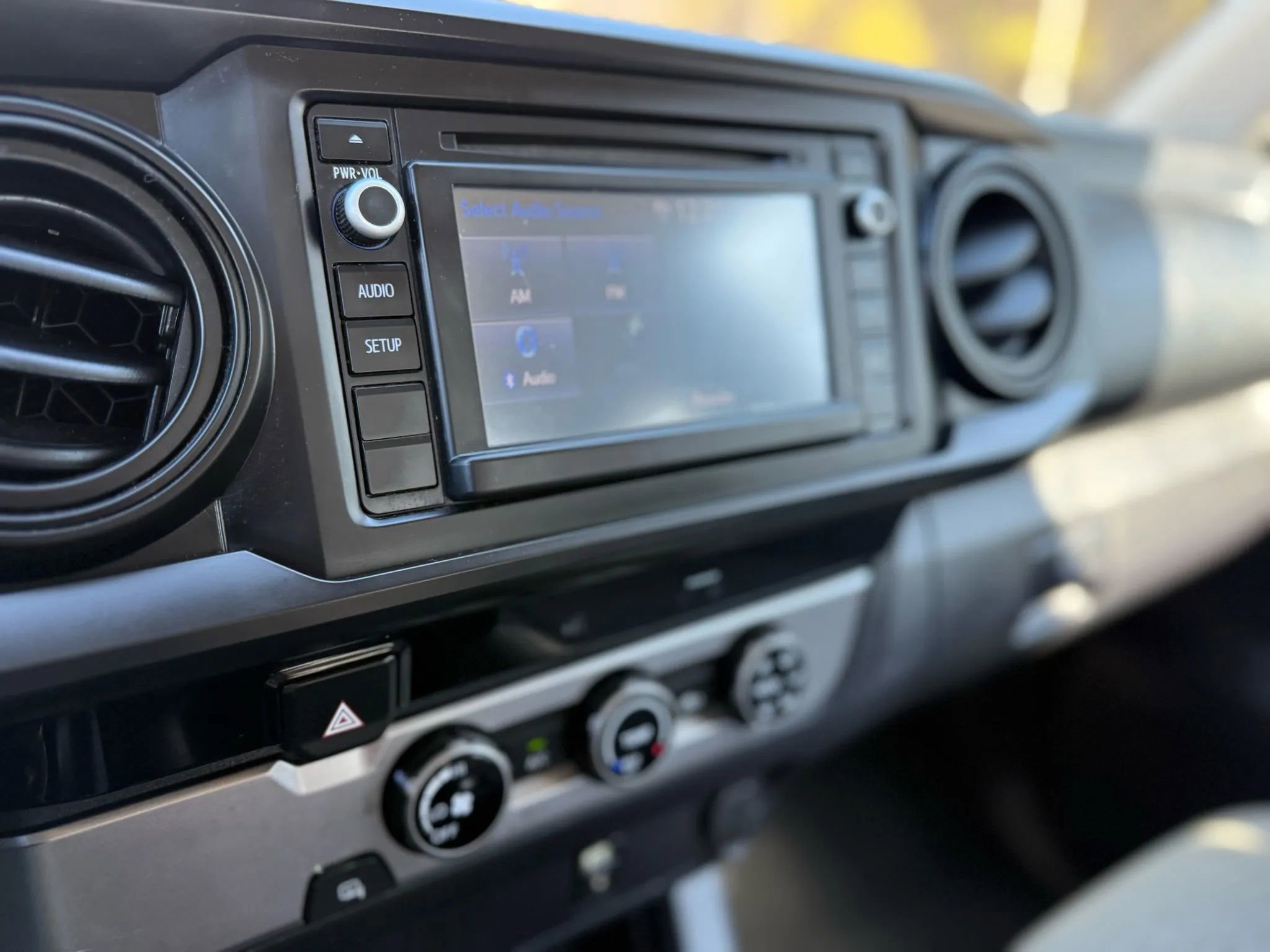 Used 2016 Toyota Tacoma SR image 33