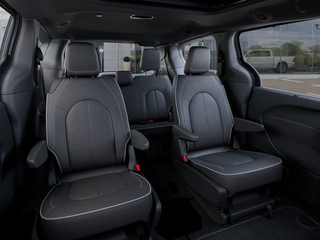 New 2026 Chrysler Pacifica Limited w/ Uconnect Theater Family Group image 15