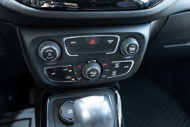 Used 2018 Jeep Compass Latitude w/ Popular Equipment Group image 16