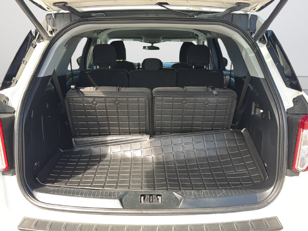 Used 2023 Ford Explorer XLT RWD image 16