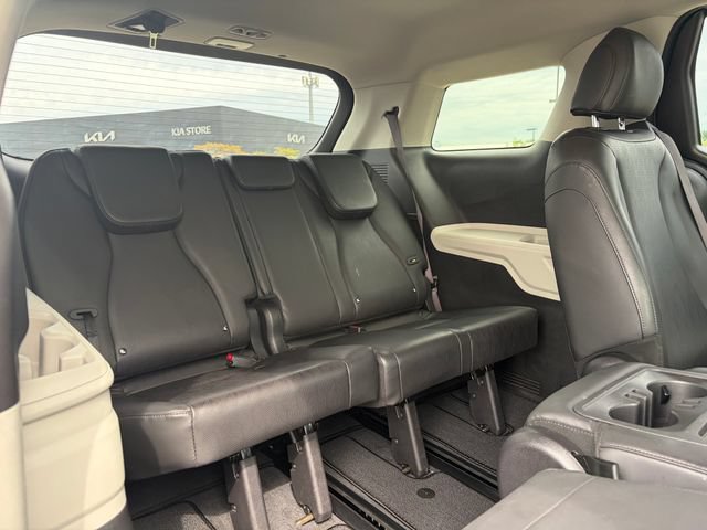 Used 2023 Kia Carnival LX FWD image 10