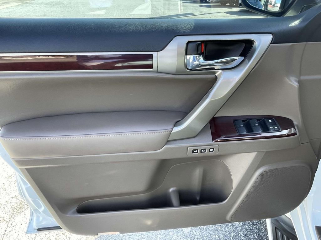 Used 2017 Lexus GX 460 Premium image 17