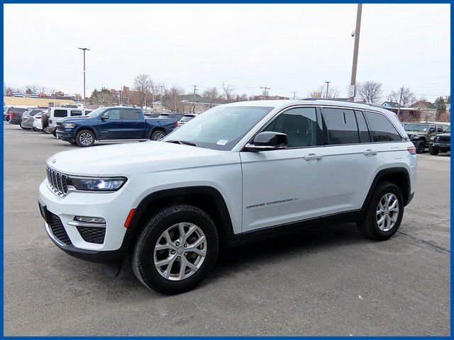 Used 2023 Jeep Grand Cherokee Limited image 3