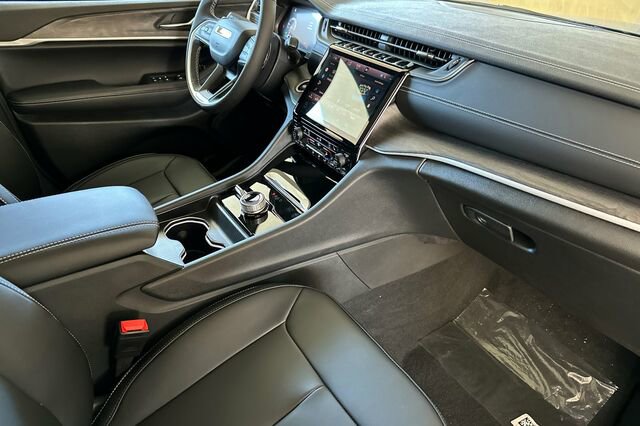 New 2025 Jeep Grand Cherokee Limited image 13