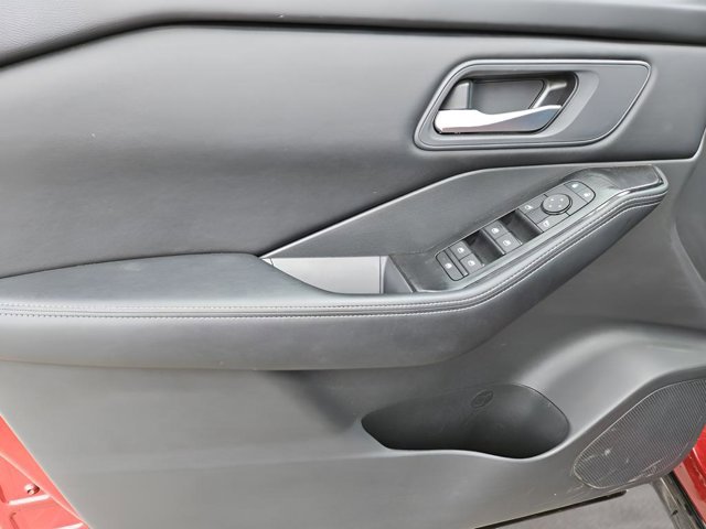 Certified 2025 Nissan Rogue SV image 13