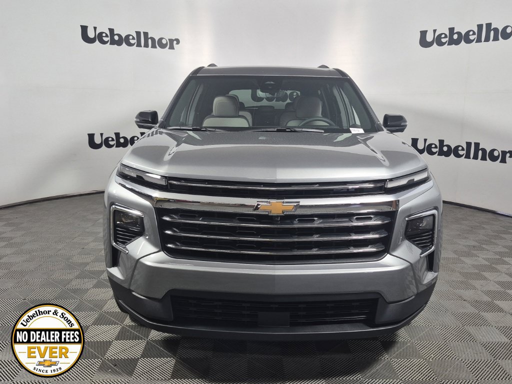 New 2026 Chevrolet Traverse LT w/ Driver Confidence Package FWD image 2