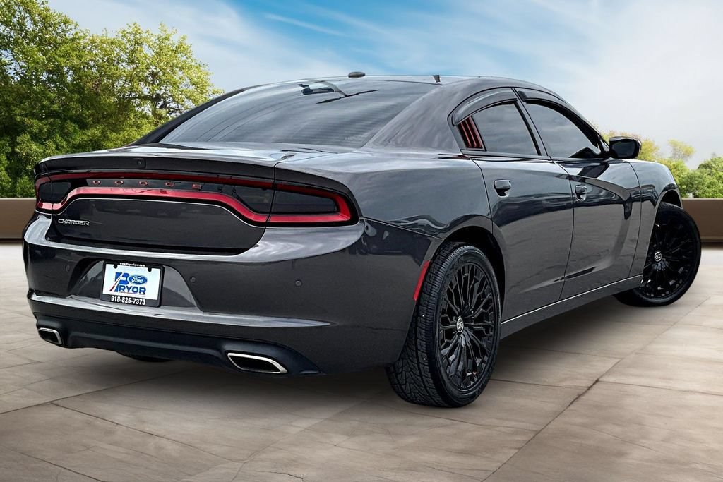 Used 2021 Dodge Charger SXT RWD image 2