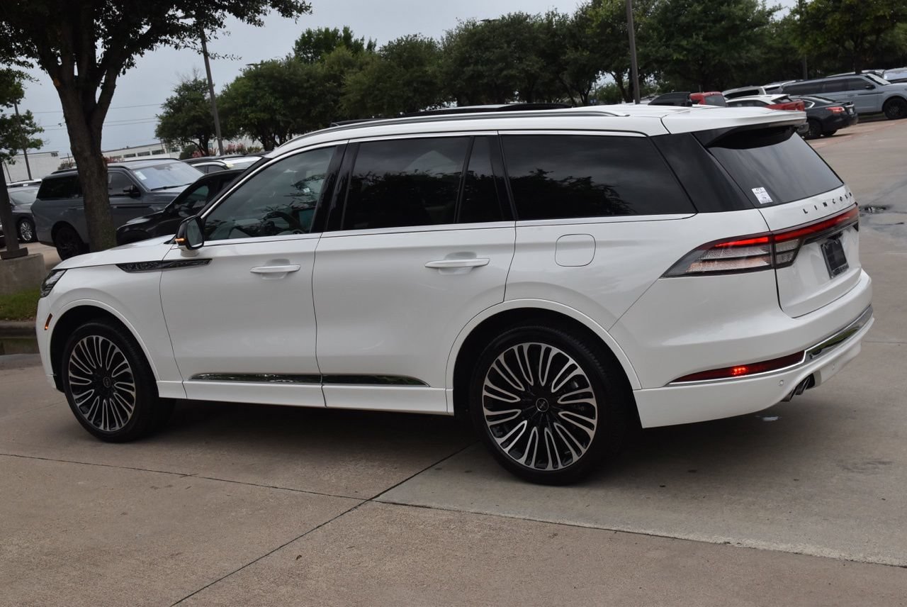 Used 2025 Lincoln Aviator Black Label AWD/4WD image 11