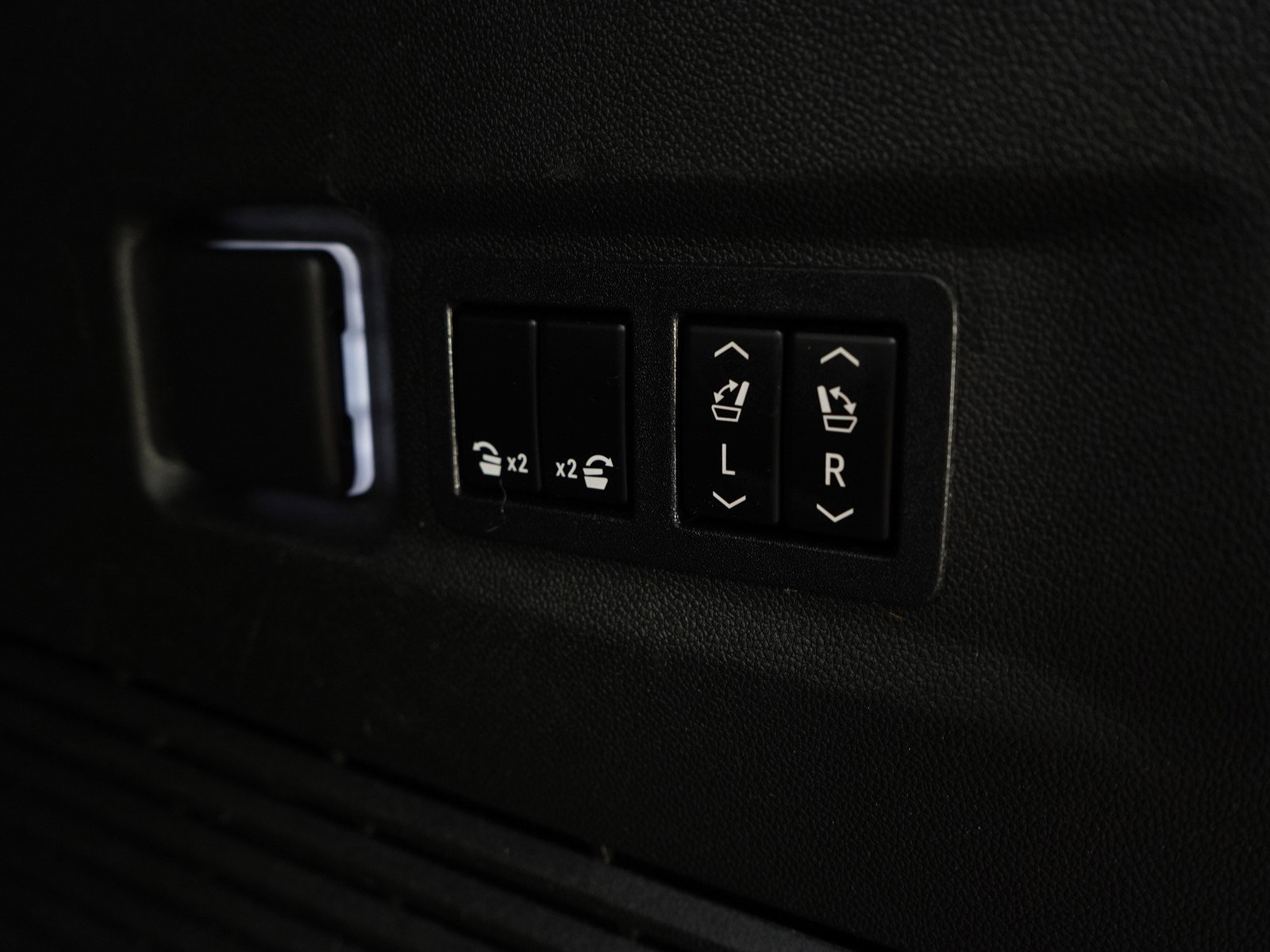 Used 2022 GMC Yukon XL Denali image 11