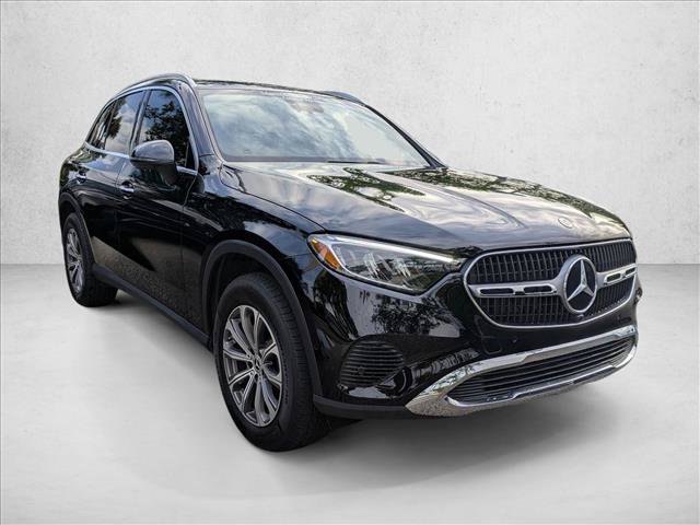 Used 2025 Mercedes-Benz GLC 300 4MATIC image 3