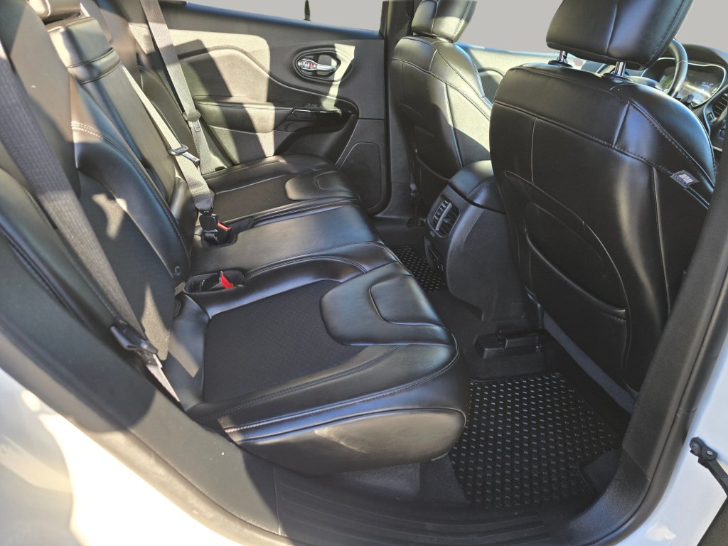 Used 2019 Jeep Cherokee Latitude Plus AWD/4WD image 25