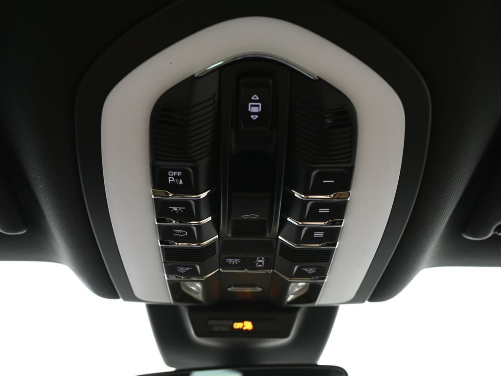 Used 2026 Porsche Macan AWD/4WD image 21