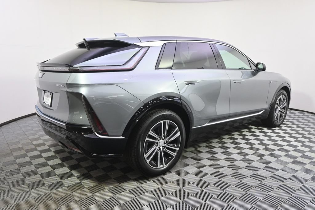 New 2026 Cadillac Lyriq Luxury w/ LPO, Floor Liner Package AWD/4WD image 7