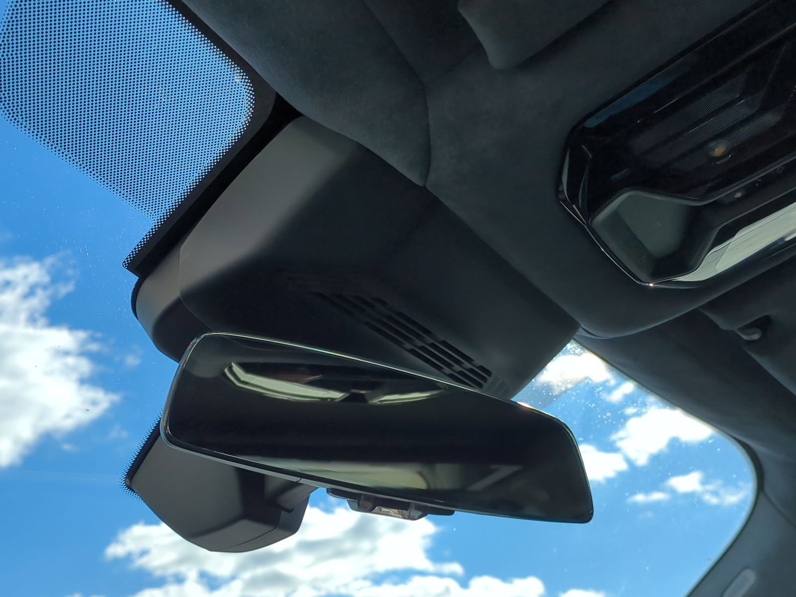 Certified 2023 BMW 740i image 27