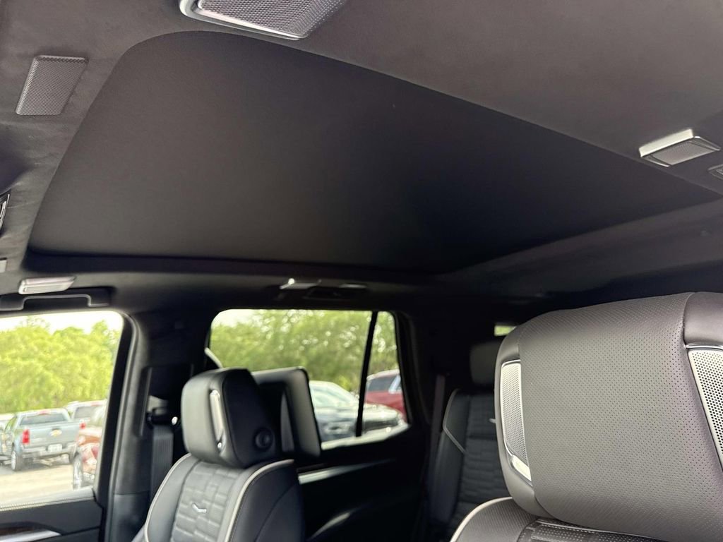 Certified 2025 Cadillac Escalade Premium Luxury Platinum image 33