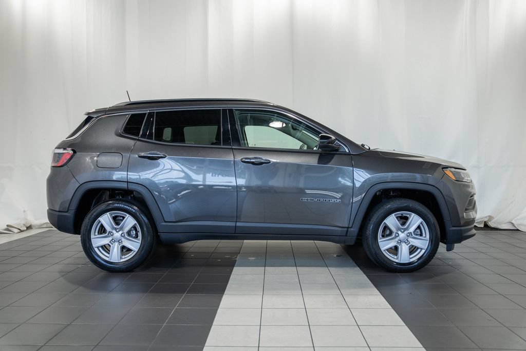 Certified 2022 Jeep Compass Latitude w/ Convenience Group AWD/4WD image 3