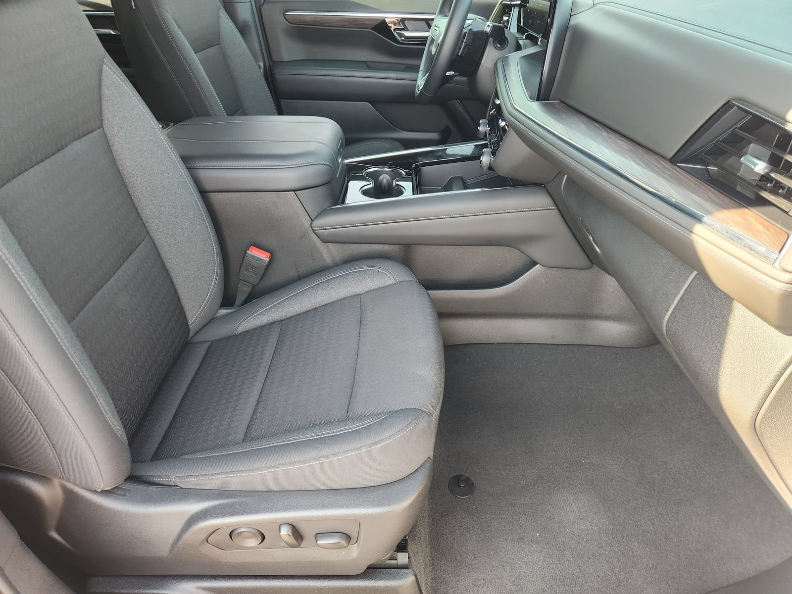 Used 2025 Chevrolet Tahoe LS RWD image 16