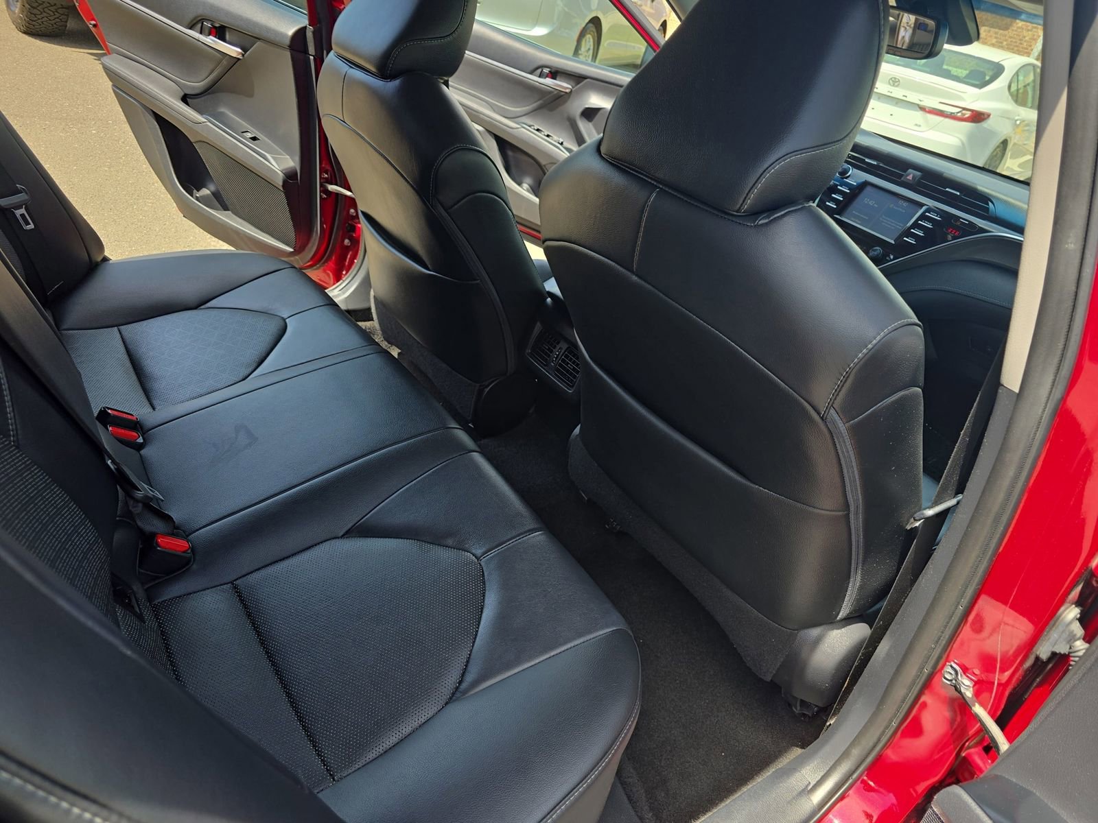 Used 2018 Toyota Camry XSE image 15