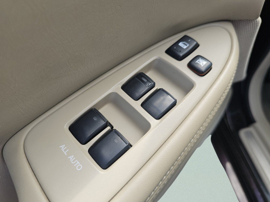 Used 2002 Lexus ES 330 w/ Premium Pkg FWD image 27