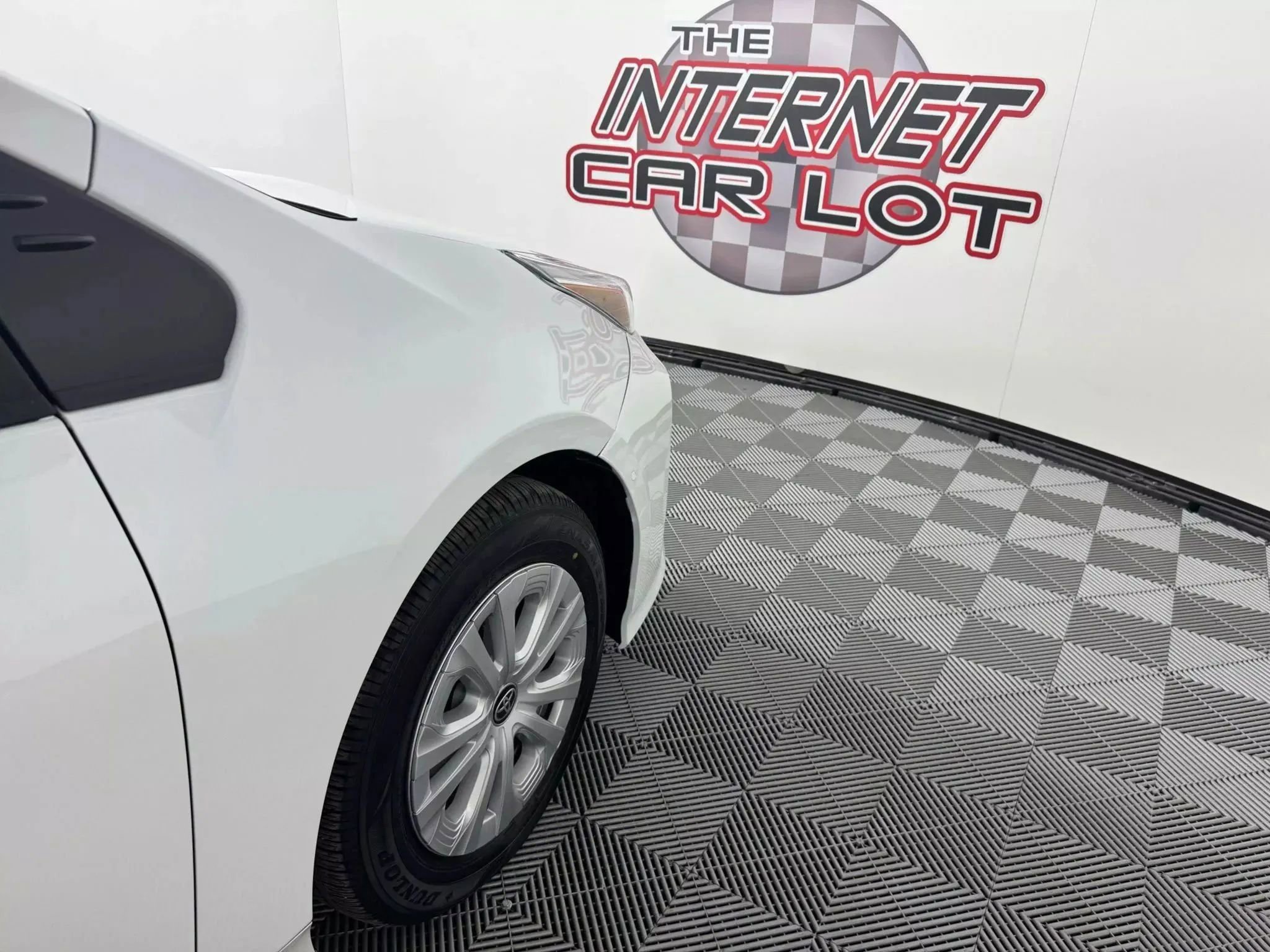 Used 2022 Toyota Prius LE FWD image 28