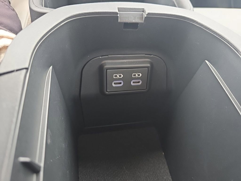 Used 2023 Toyota RAV4 XLE Premium image 34