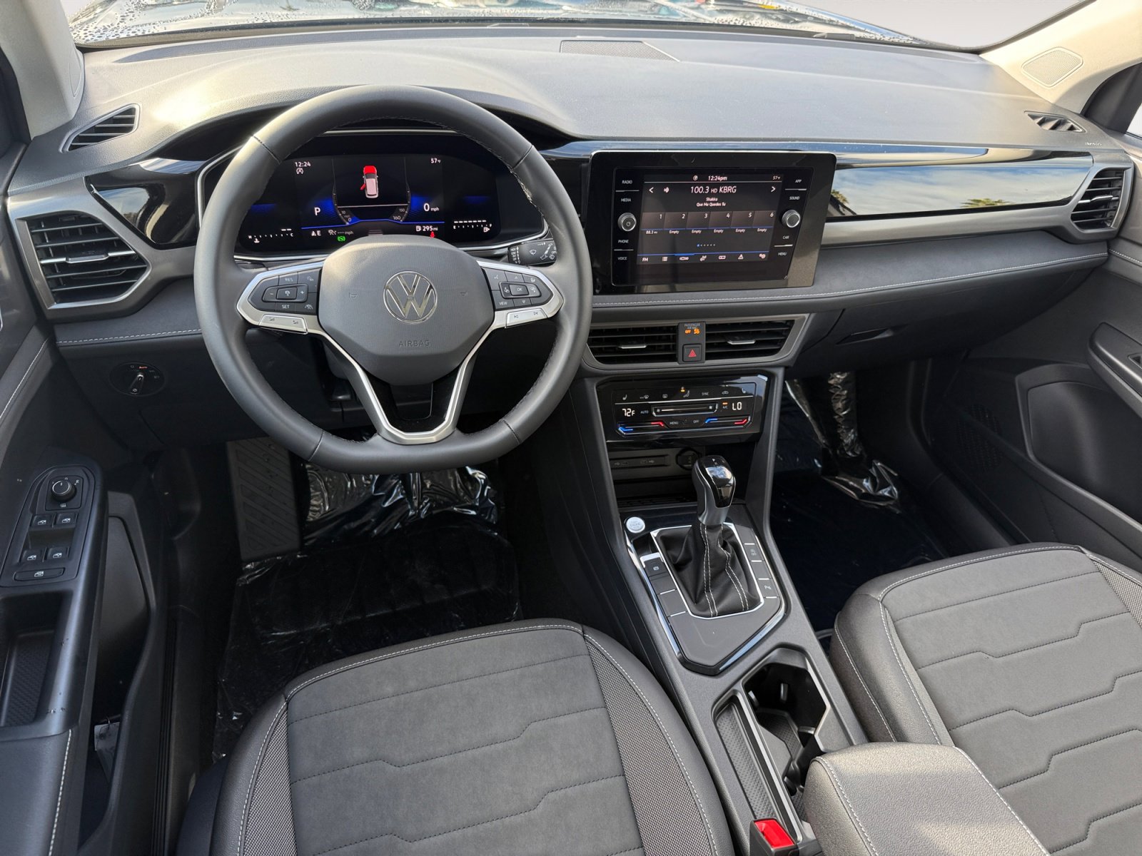 New 2026 Volkswagen Taos SE FWD image 15