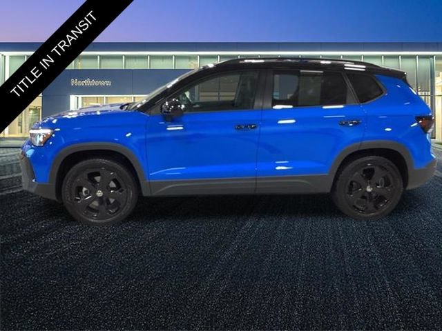 Used 2025 Volkswagen Taos SE AWD/4WD image 2