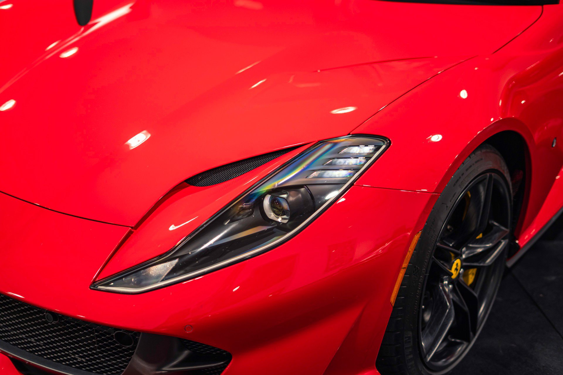 Used 2020 Ferrari 812 Superfast RWD image 33